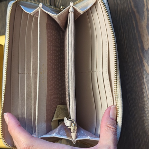 Kate Spade wallet - Picture 4 of 6